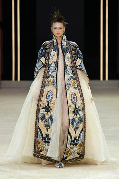 Foto arhiva GUO PEI, haute couture fashion costum trradițional chinezesc