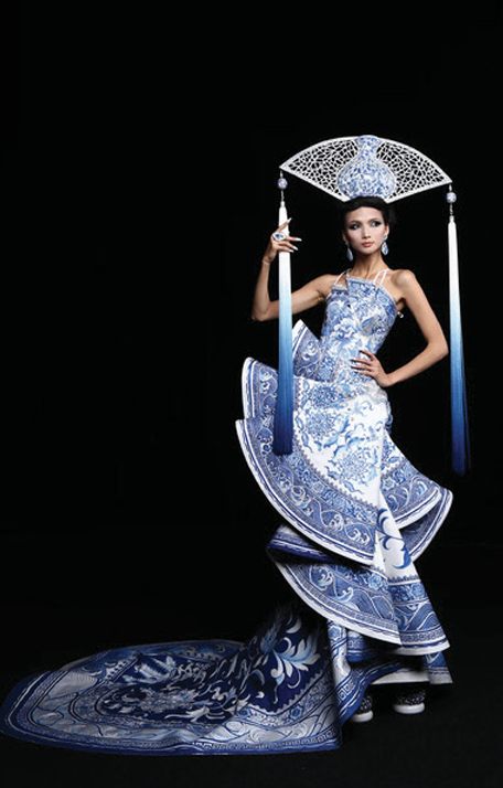 Foto arhiva GUO PEI, haute couture fashion costum trradițional chinezesc