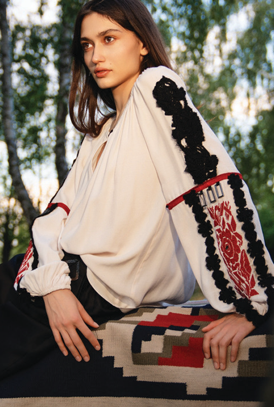 VALENTINA VIDRAȘCU, cămașă tradițională reinterpretată în moda de lux moldovenească